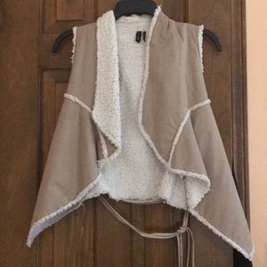 Super cute and super soft faux fur vest